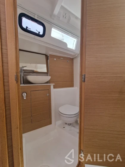 Dufour 360 GL - Yacht Charter Sailica