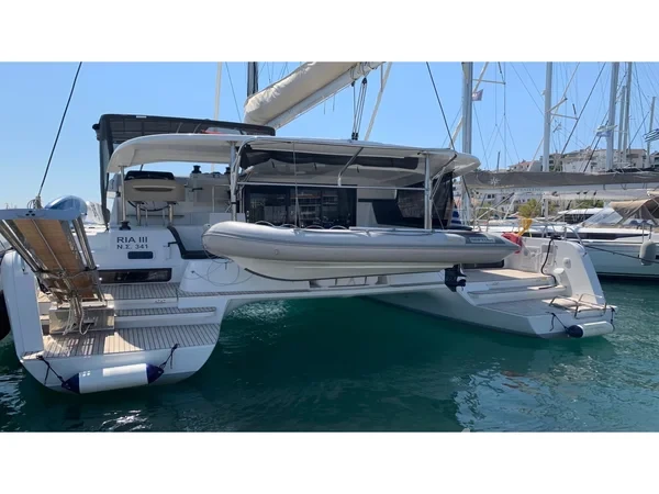 Lagoon 42 - Yacht Charter Sailica