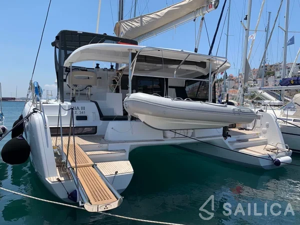 Lagoon 42 - Yacht Charter Sailica