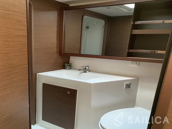 Lagoon 42 - Yacht Charter Sailica
