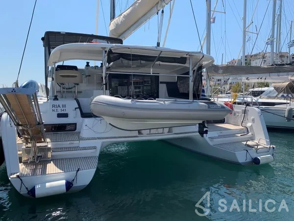 Lagoon 42 - Yacht Charter Sailica