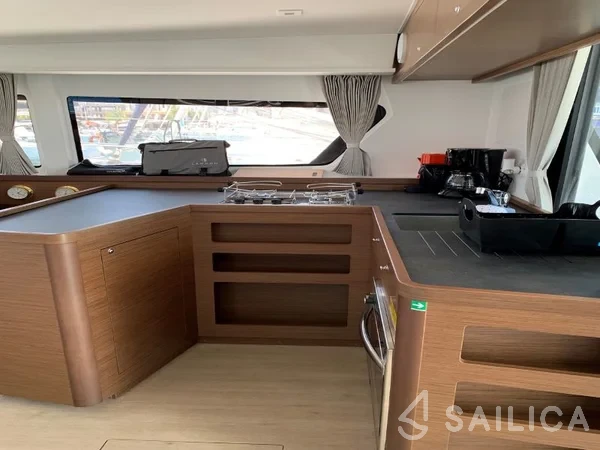 Lagoon 42 - Yacht Charter Sailica