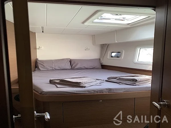 Lagoon 42 - Yacht Charter Sailica