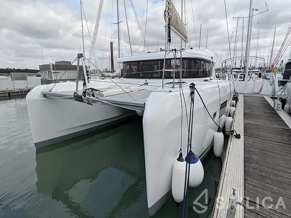 Lagoon 42 - Yacht Charter Sailica
