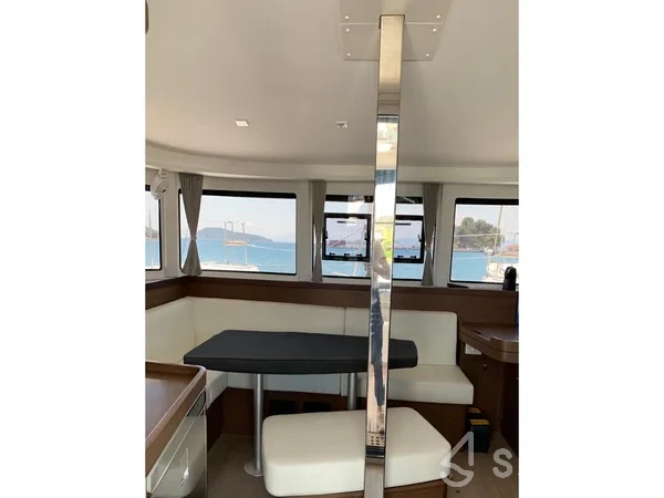 Lagoon 42 - Yacht Charter Sailica