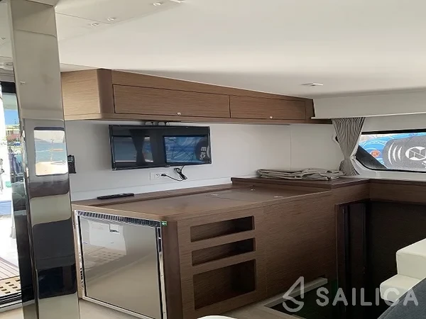 Lagoon 42 - Yacht Charter Sailica