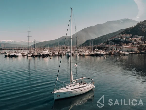 Bavaria 46 Cruiser - Yacht Charter Sailica