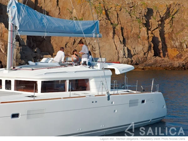 Lagoon 450  Flybridge - Yacht Charter Sailica