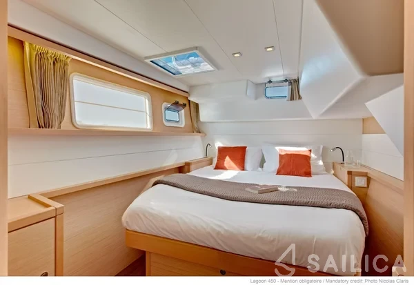 Lagoon 450  Flybridge - Yacht Charter Sailica