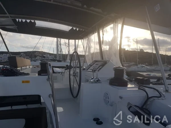 Lagoon 450  Flybridge - Yacht Charter Sailica