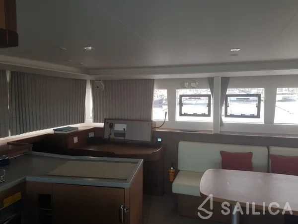 Lagoon 450  Flybridge - Yacht Charter Sailica