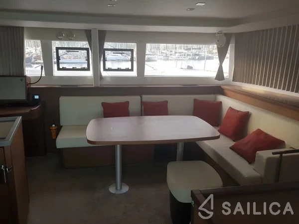 Lagoon 450  Flybridge - Yacht Charter Sailica