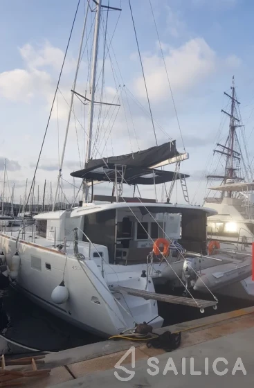 Lagoon 450  Flybridge - Yacht Charter Sailica