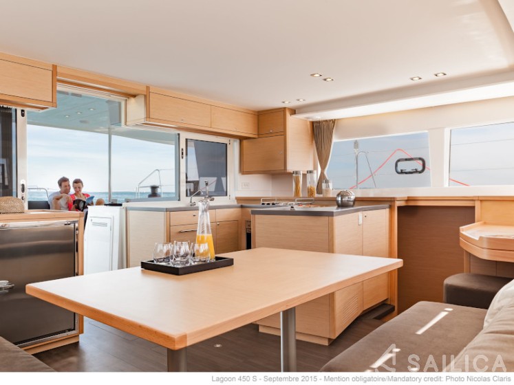 Lagoon 450  Flybridge - Yacht Charter Sailica