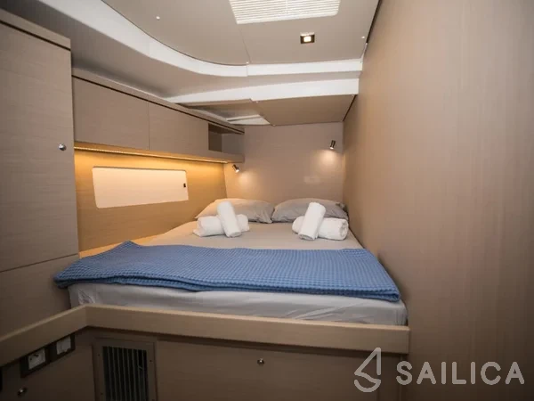 Oceanis 51.1 - Yacht Charter Sailica