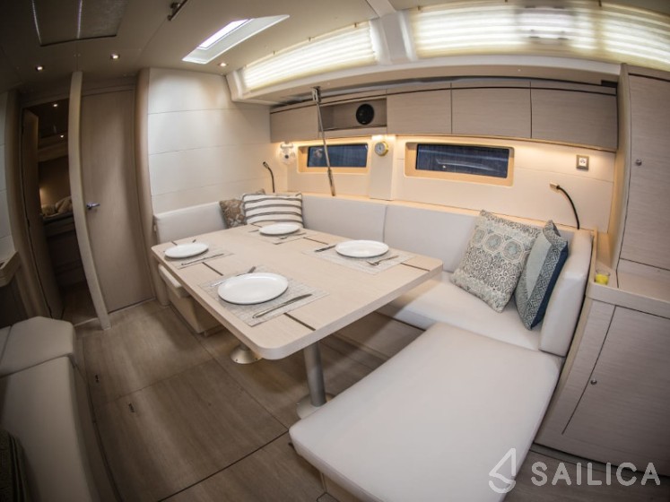 Oceanis 51.1 - Yacht Charter Sailica