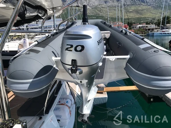 Lagoon 42 - Yacht Charter Sailica