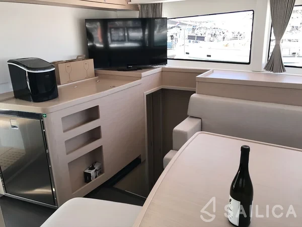 Lagoon 42 - Yacht Charter Sailica