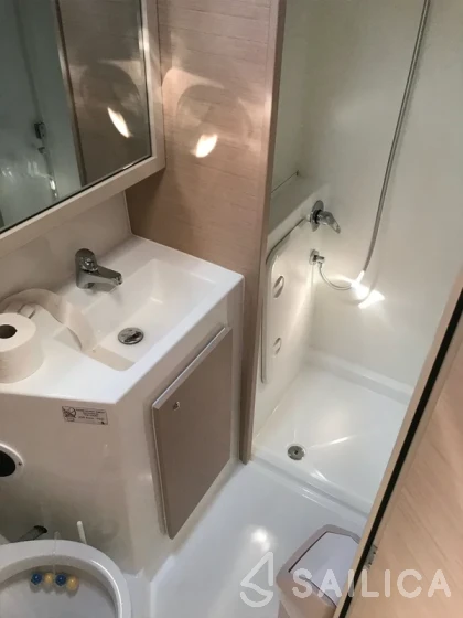 Lagoon 42 - Yacht Charter Sailica