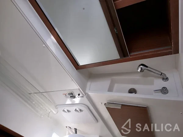 Lagoon 40 - Yacht Charter Sailica