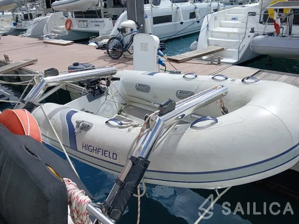 Lagoon 40 - Yacht Charter Sailica