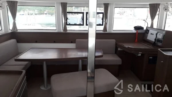 Lagoon 42 - Yacht Charter Sailica