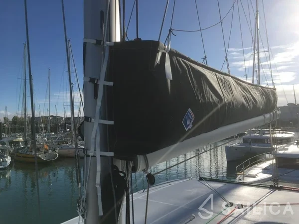 Lagoon 42 - Yacht Charter Sailica