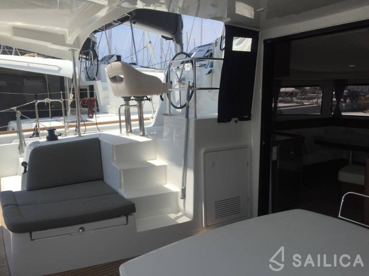 Lagoon 42 - Yacht Charter Sailica