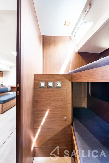 Oceanis 51.1 - Yacht Charter Sailica