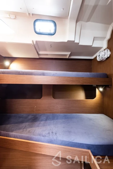 Oceanis 51.1 - Yacht Charter Sailica