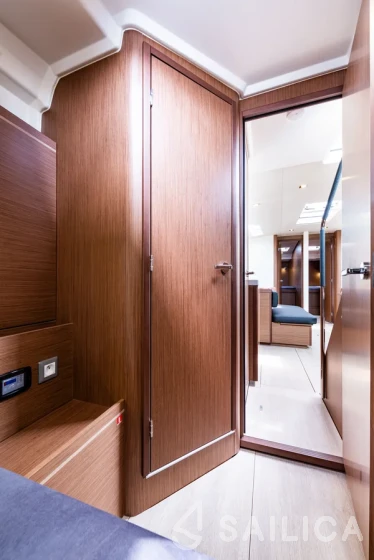 Oceanis 51.1 - Yacht Charter Sailica