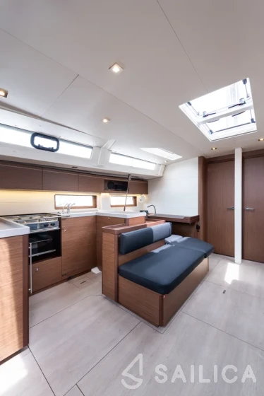 Oceanis 51.1 - Yacht Charter Sailica