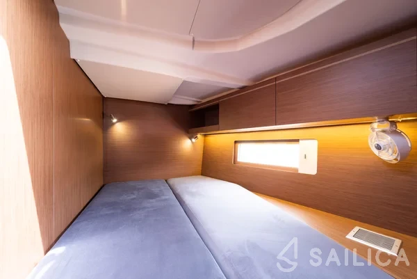 Oceanis 51.1 - Yacht Charter Sailica