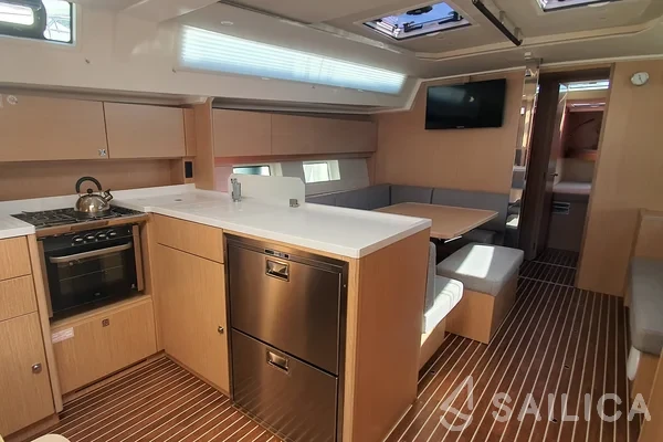 Bavaria C45 - Yacht Charter Sailica