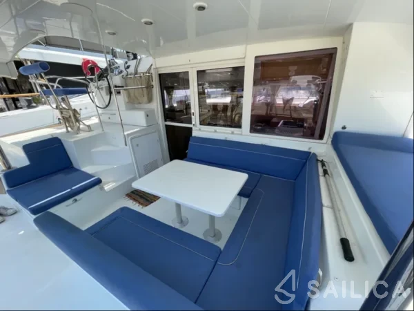 Lagoon 400 S2 - Yacht Charter Sailica