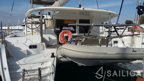 Lagoon 400 S2 - Yacht Charter Sailica