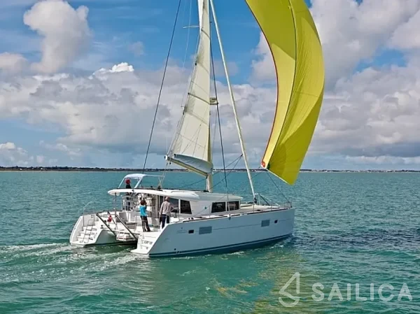 Lagoon 400 S2 - Yacht Charter Sailica