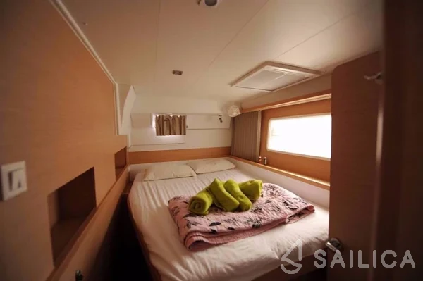 Lagoon 400 S2 - Yacht Charter Sailica