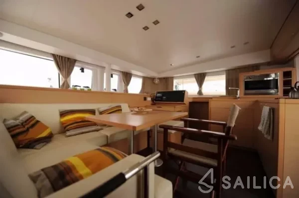 Lagoon 400 S2 - Yacht Charter Sailica