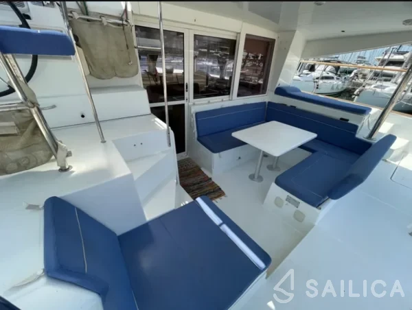 Lagoon 400 S2 - Yacht Charter Sailica