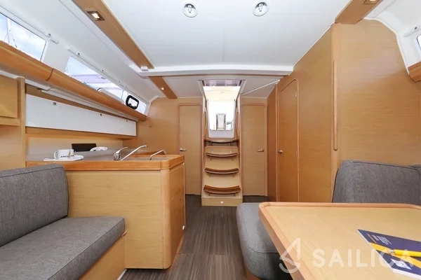 Dufour 412 GL - Yacht Charter Sailica