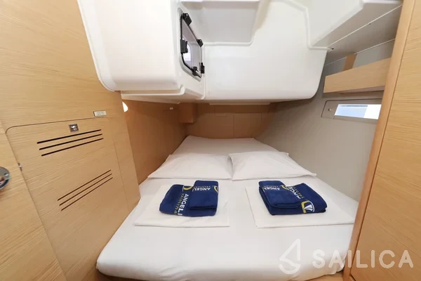 Dufour 412 GL - Yacht Charter Sailica