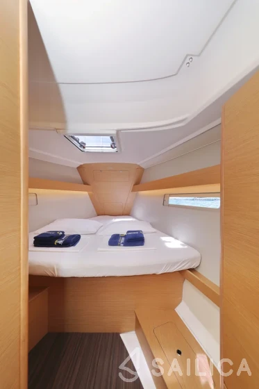 Dufour 412 GL - Yacht Charter Sailica