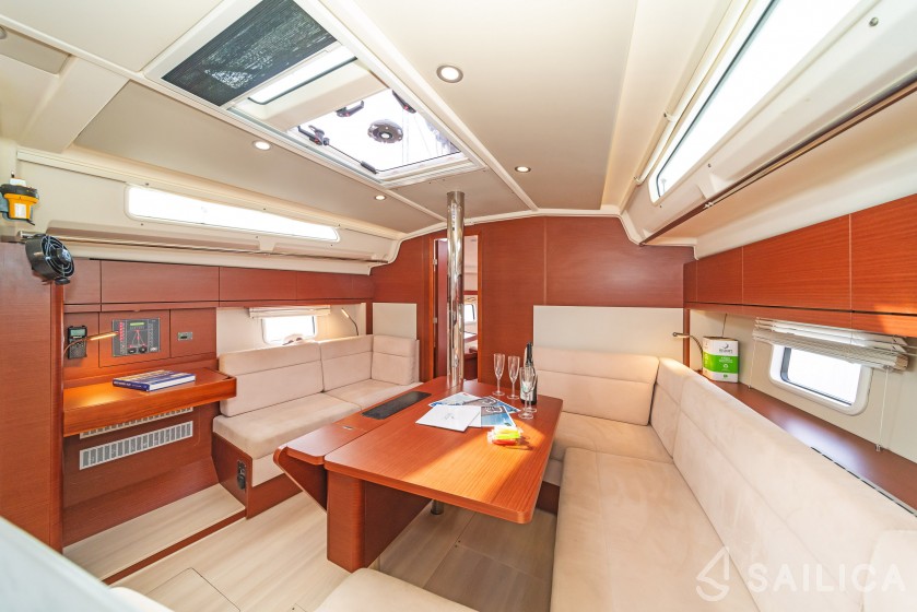 Hanse 418 - Yacht Charter Sailica