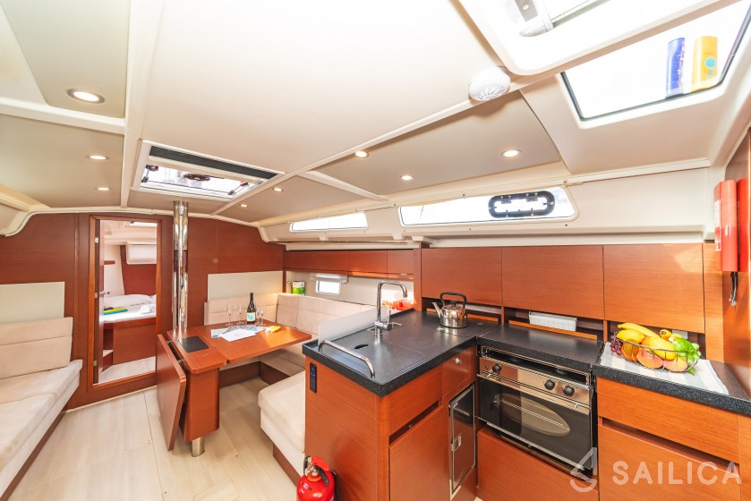 Hanse 418 - Yacht Charter Sailica