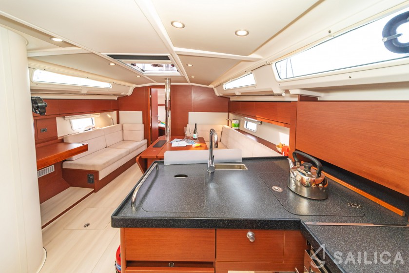 Hanse 418 - Yacht Charter Sailica
