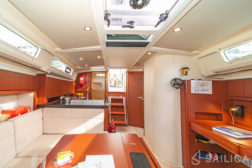 Hanse 418 - Yacht Charter Sailica