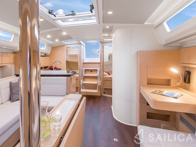 Hanse 418 - Yacht Charter Sailica