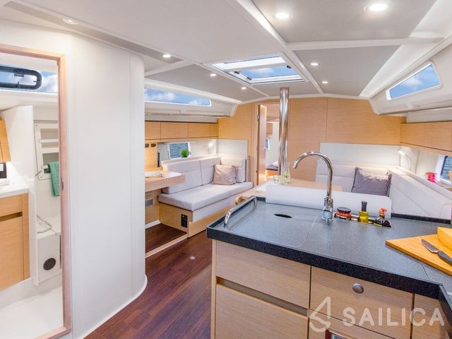 Hanse 418 - Yacht Charter Sailica