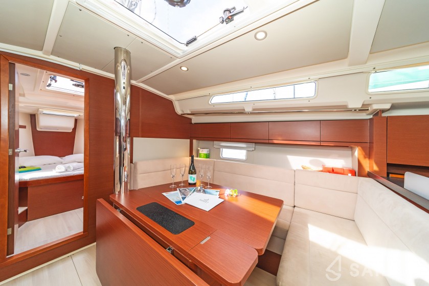 Hanse 418 - Yacht Charter Sailica
